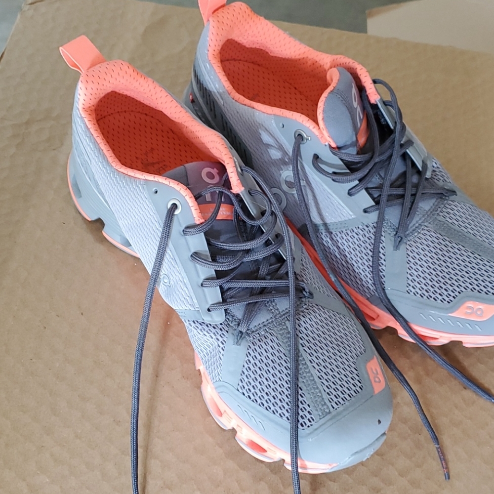 On Clouldflow shoes